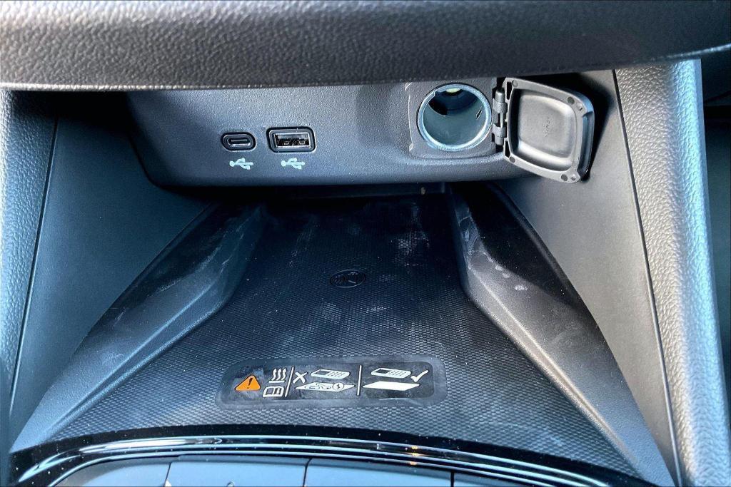 new 2025 Buick Envista car, priced at $28,178