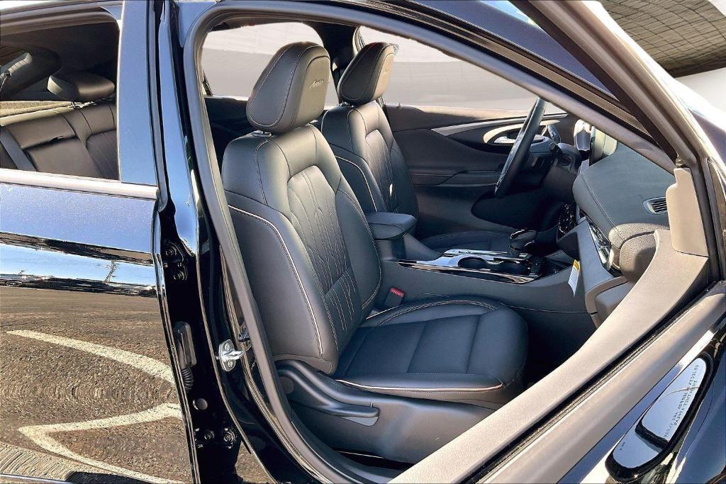 new 2025 Buick Envista car, priced at $28,178