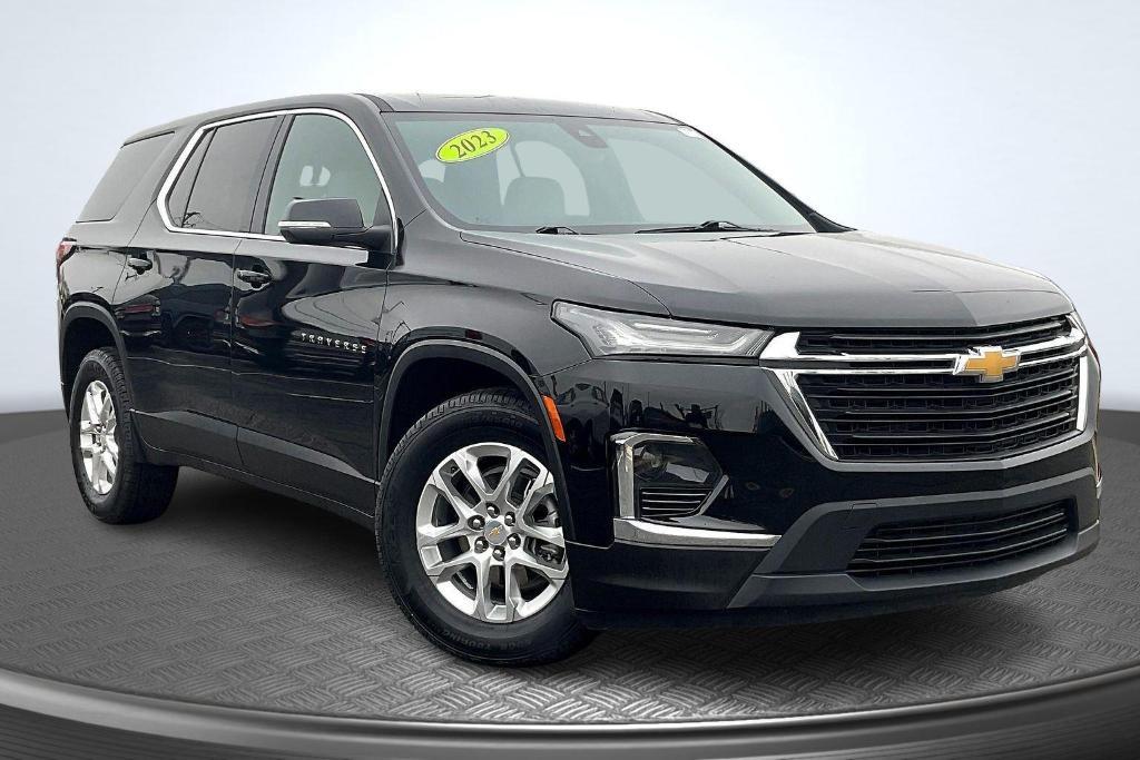 used 2023 Chevrolet Traverse car, priced at $24,999