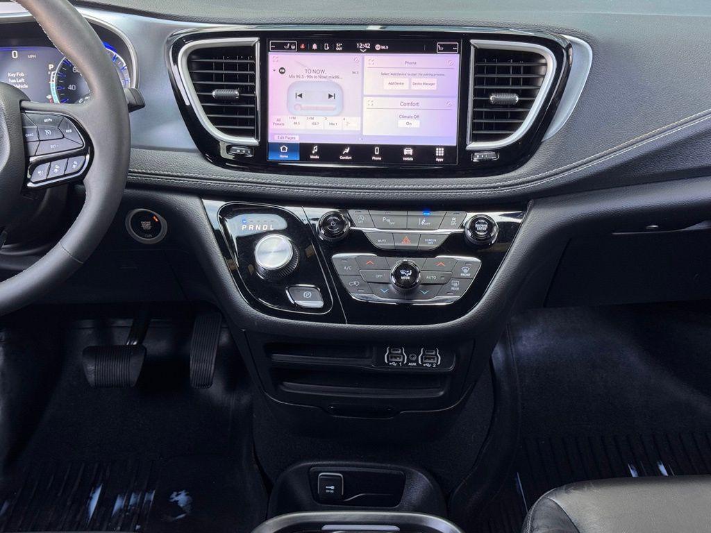 used 2023 Chrysler Pacifica car, priced at $30,295