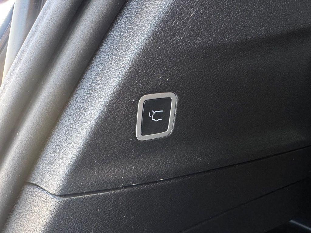 used 2023 Chrysler Pacifica car, priced at $30,295