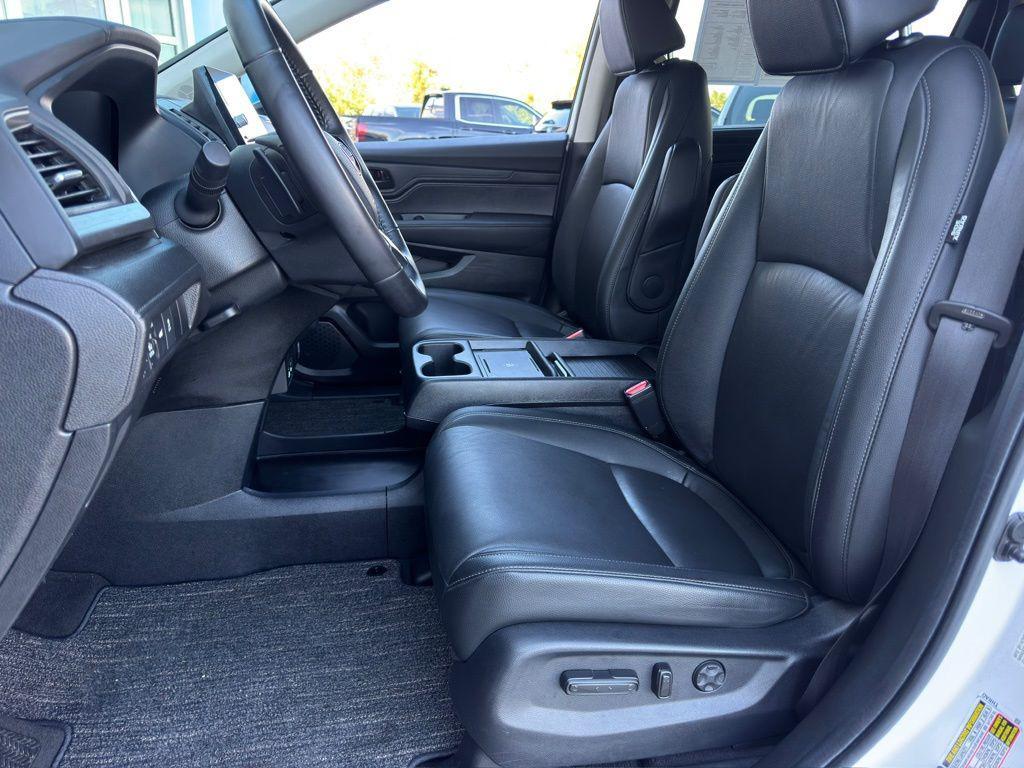 used 2025 Honda Odyssey car, priced at $36,987