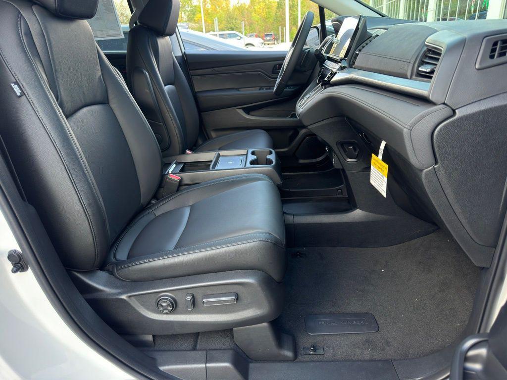 new 2026 Honda Odyssey car, priced at $43,260