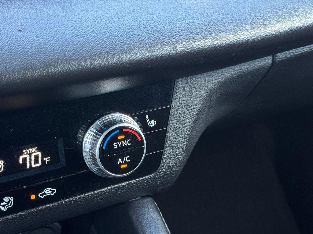 used 2024 Mitsubishi Outlander car, priced at $19,497