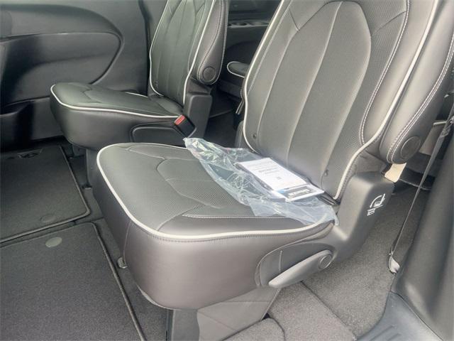 2026 Diamond Black Chrysler Pacifica