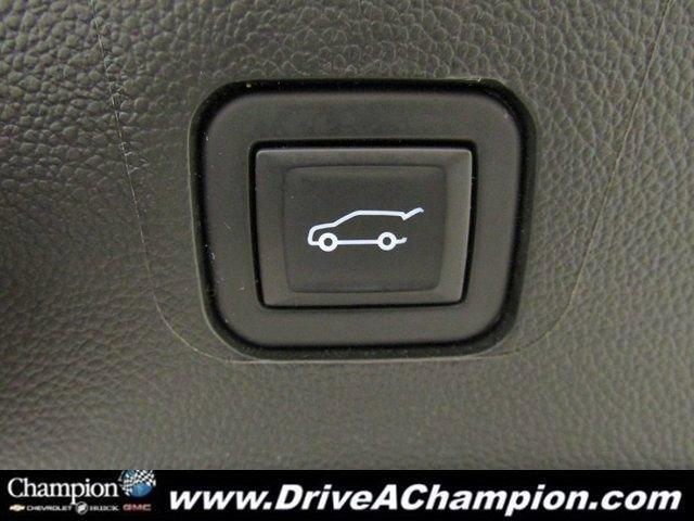 used 2023 Chevrolet Traverse car, priced at $27,057