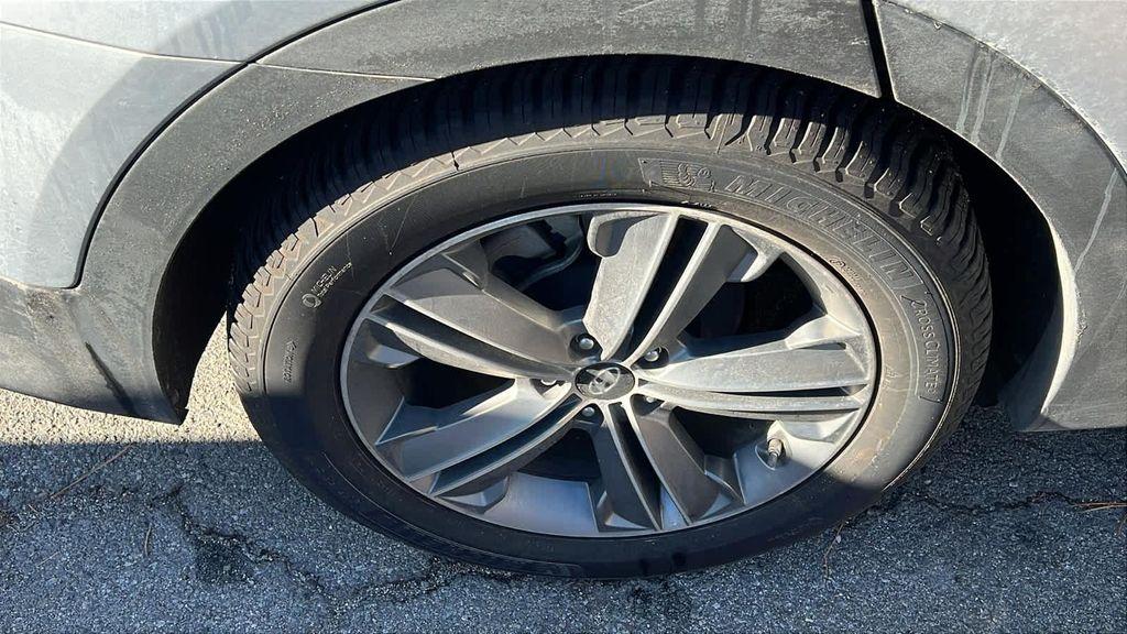 used 2015 Hyundai Santa Fe car, priced at $11,995