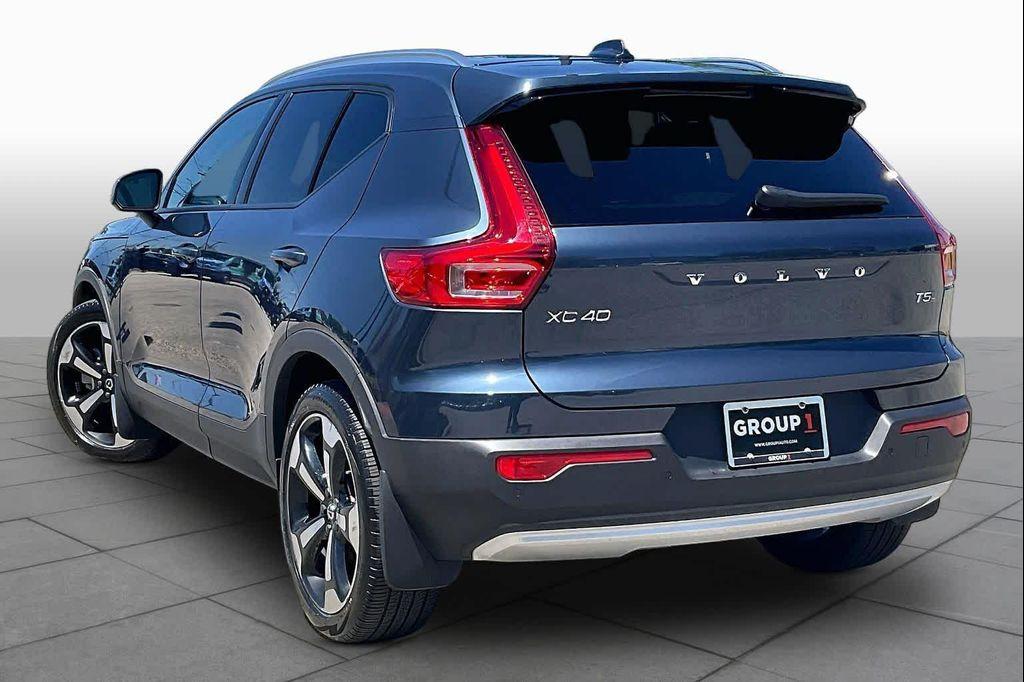 used 2022 Volvo XC40 car, priced at $27,386