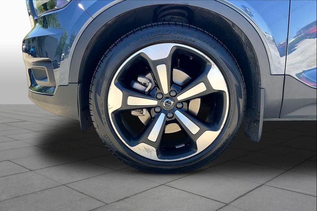 used 2022 Volvo XC40 car, priced at $27,386