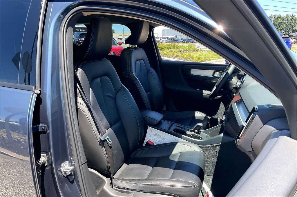 used 2022 Volvo XC40 car, priced at $27,386