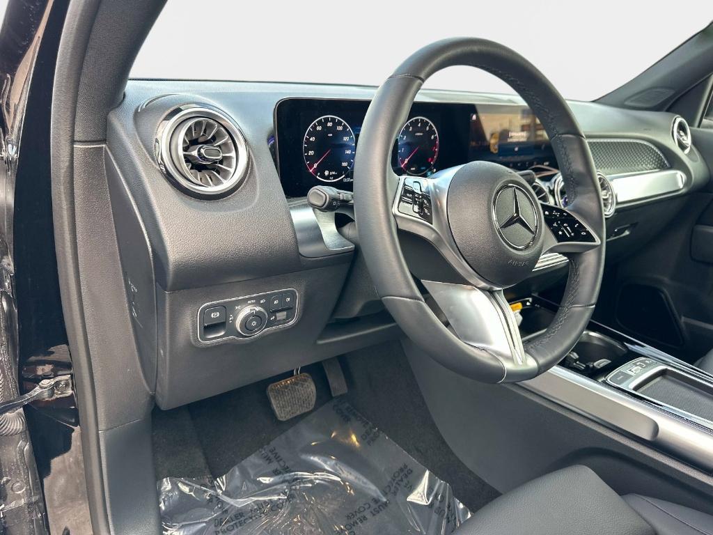 used 2025 Mercedes-Benz GLB 250 car