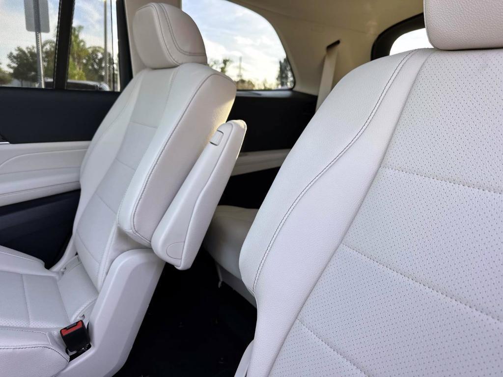 new 2026 Mercedes-Benz GLS 450 car, priced at $99,435