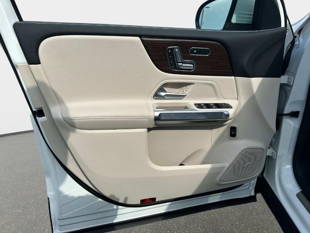 new 2025 Mercedes-Benz GLB 250 car, priced at $49,460