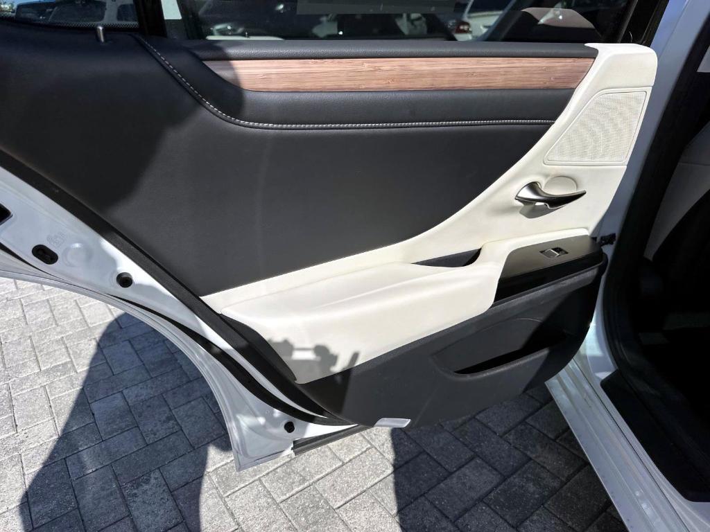 used 2023 Lexus ES 350 car, priced at $35,562