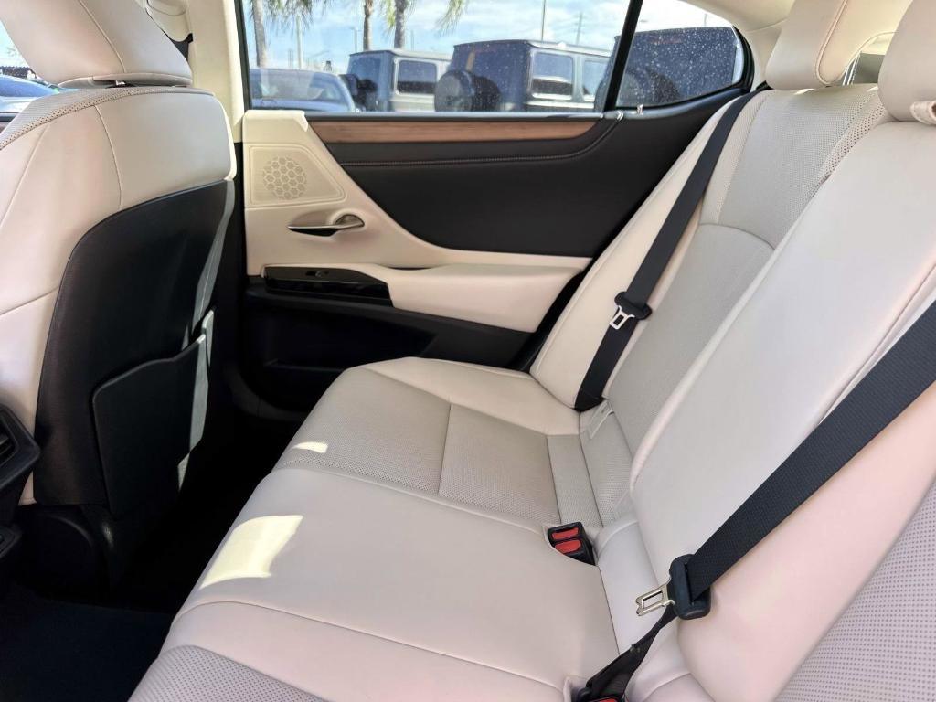 used 2023 Lexus ES 350 car, priced at $35,562