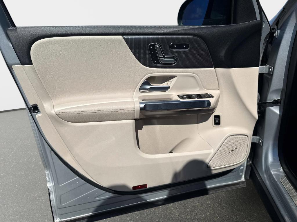 used 2020 Mercedes-Benz GLB 250 car, priced at $22,136