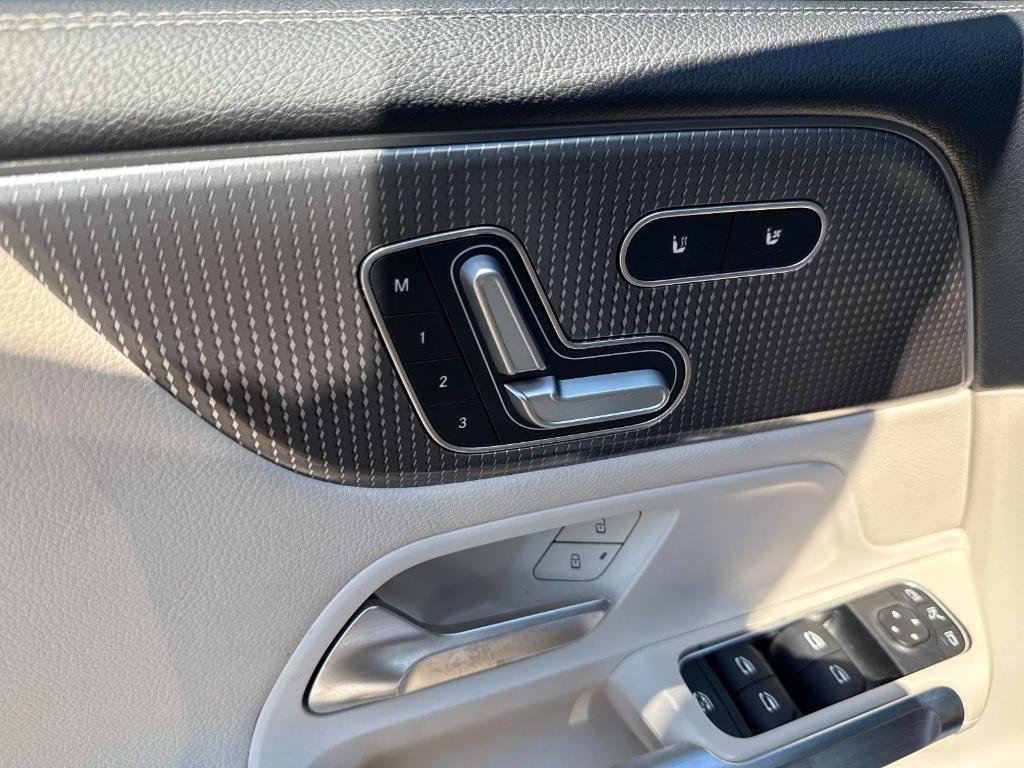 used 2020 Mercedes-Benz GLB 250 car, priced at $22,136