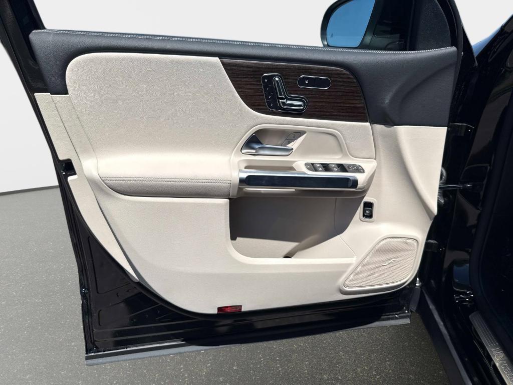 new 2026 Mercedes-Benz GLB 250 car, priced at $53,853