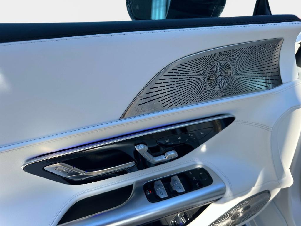 new 2026 Mercedes-Benz Maybach SL 680 Monogram Series car, priced at $227,450