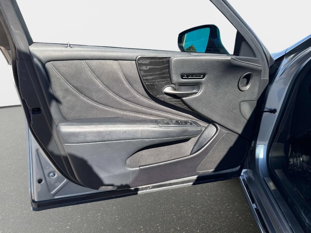 used 2021 Lexus LS 500 car, priced at $43,487