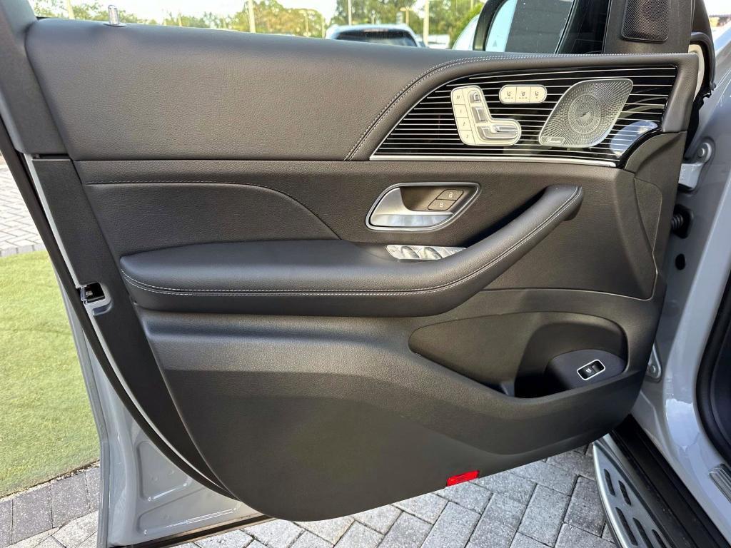 new 2026 Mercedes-Benz GLS 580 car, priced at $125,380