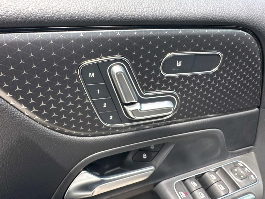 new 2025 Mercedes-Benz GLB 250 car, priced at $49,135