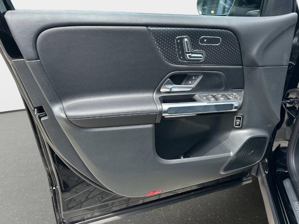 new 2025 Mercedes-Benz GLB 250 car, priced at $49,135