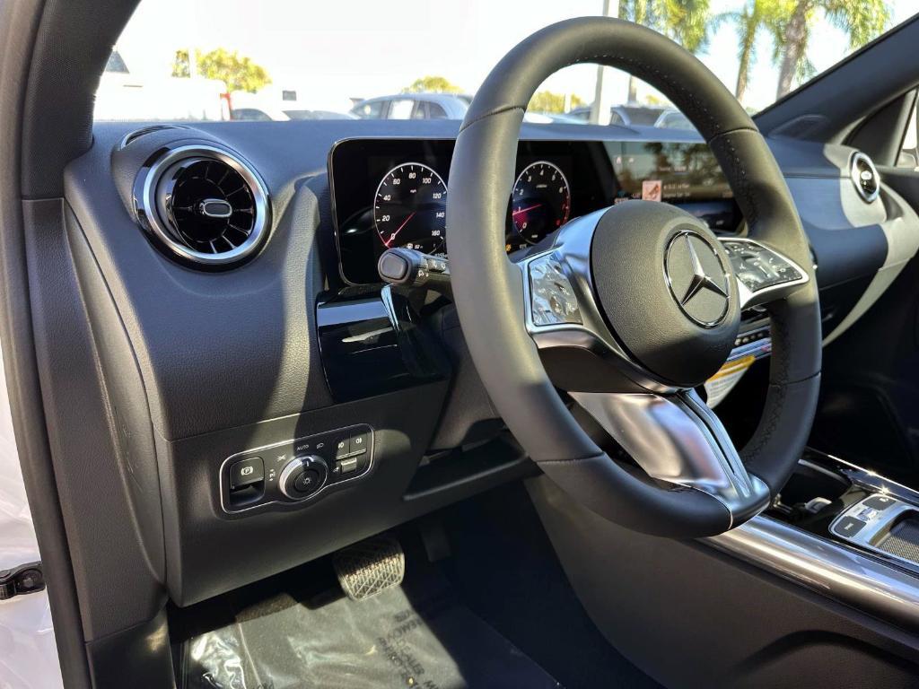 new 2026 Mercedes-Benz GLA 250 car, priced at $45,295