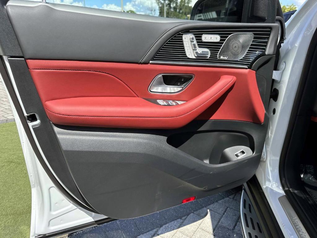 new 2026 Mercedes-Benz GLS 580 car, priced at $139,550