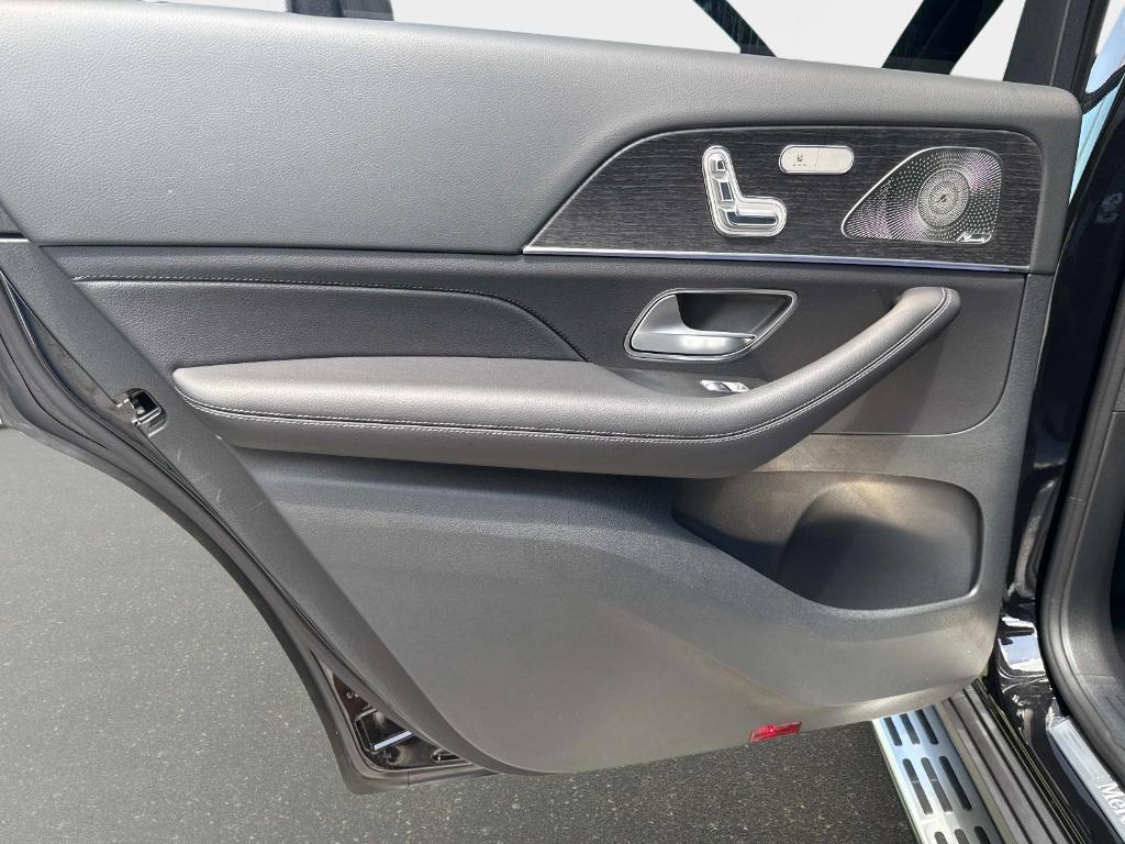 new 2026 Mercedes-Benz GLS 580 car, priced at $121,678