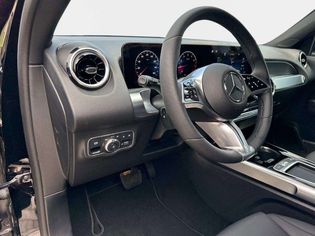 new 2025 Mercedes-Benz GLB 250 car, priced at $49,135