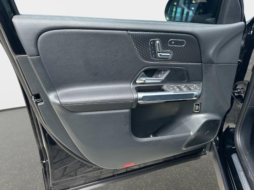 new 2025 Mercedes-Benz GLB 250 car, priced at $49,135