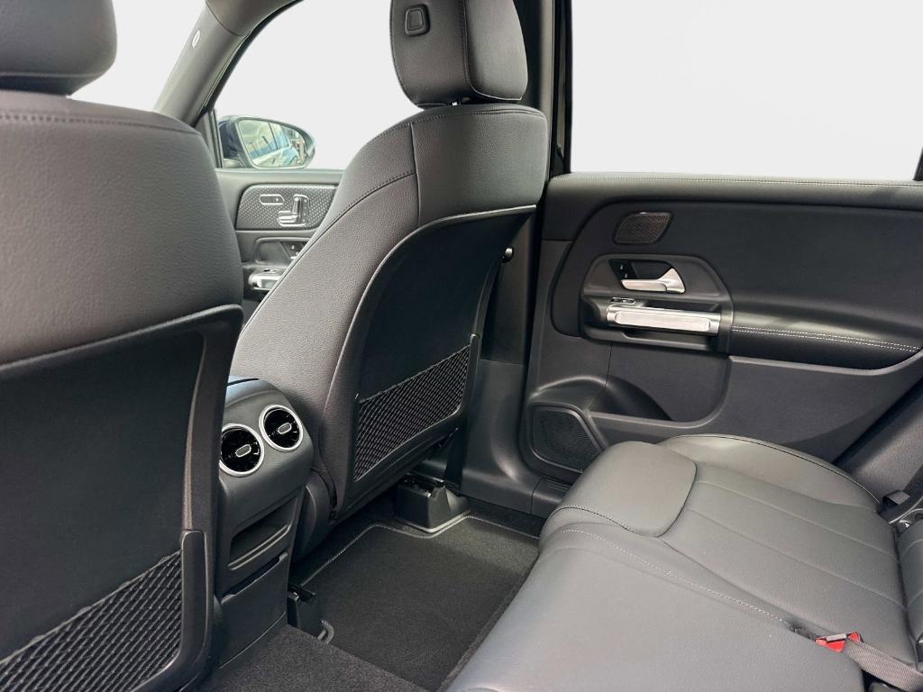 new 2025 Mercedes-Benz GLB 250 car, priced at $49,135