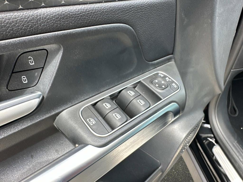 new 2025 Mercedes-Benz GLB 250 car, priced at $49,135