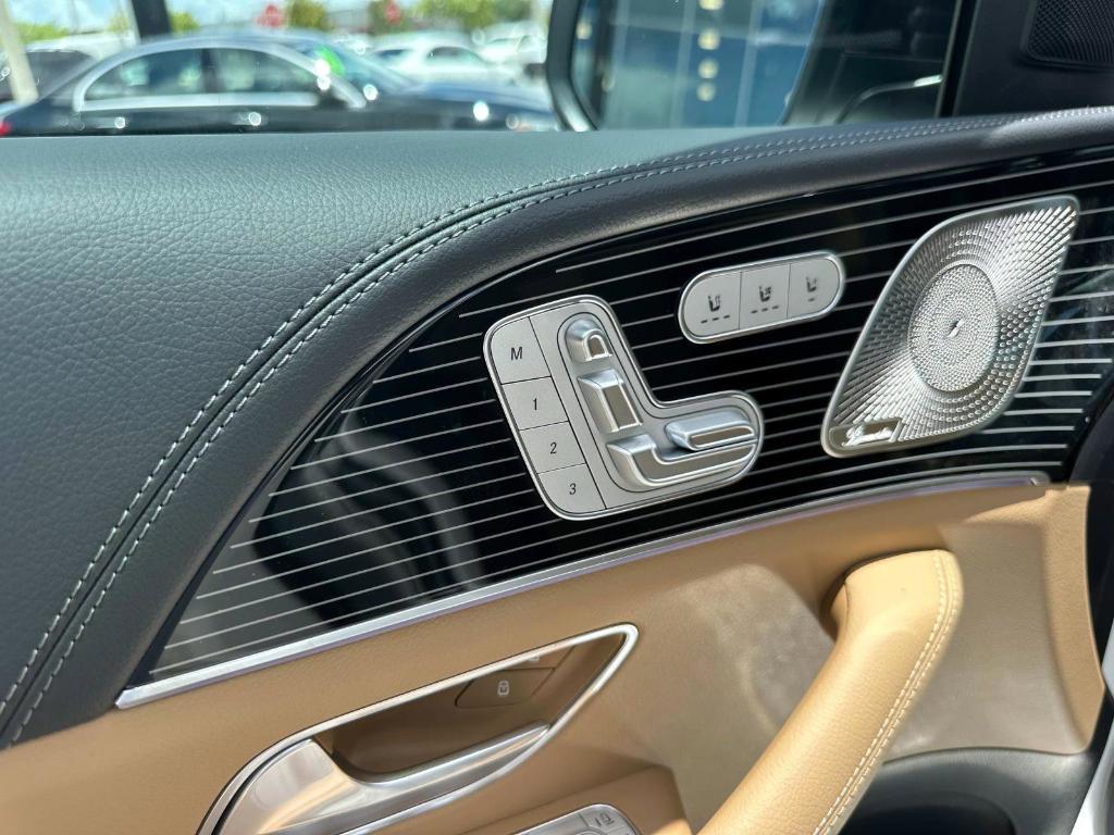 new 2025 Mercedes-Benz GLS 580 car, priced at $122,265