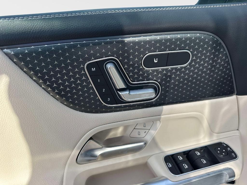 used 2025 Mercedes-Benz GLB 250 car