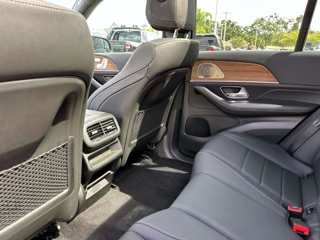new 2025 Mercedes-Benz GLE 450 car, priced at $81,245