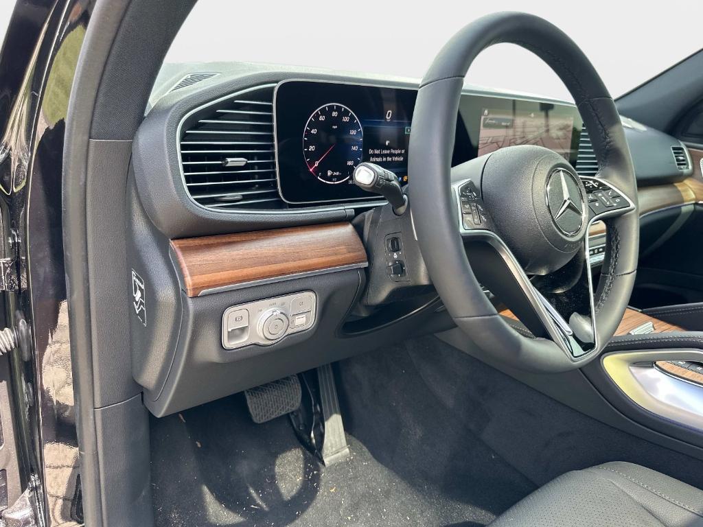 new 2025 Mercedes-Benz GLE 450 car, priced at $81,245