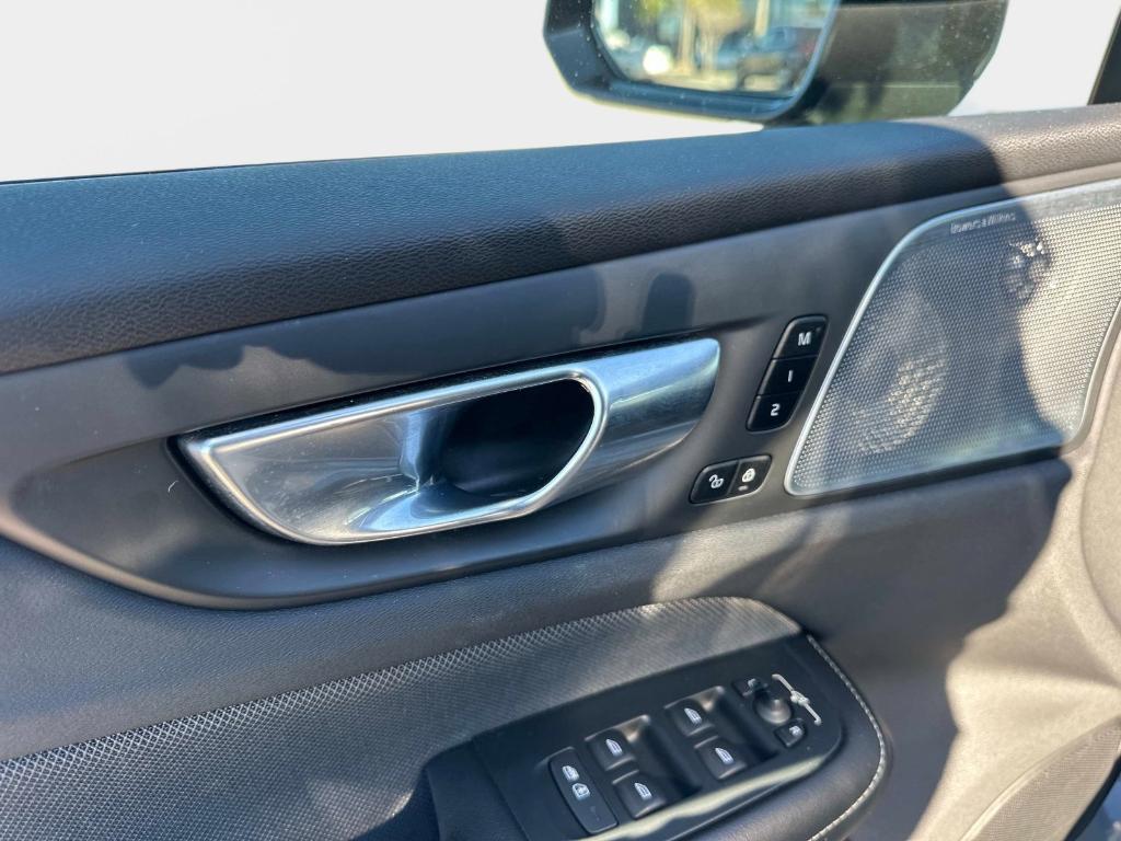 used 2022 Volvo S60 Recharge Plug-In Hybrid car, priced at $37,884