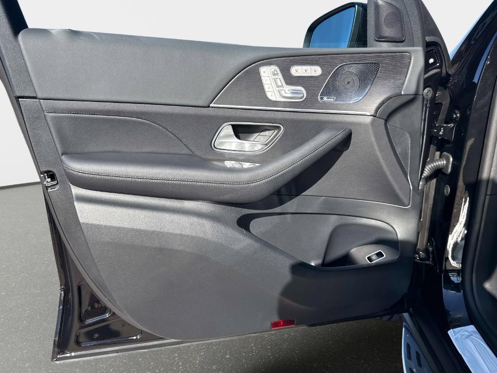 new 2026 Mercedes-Benz GLS 450 car, priced at $104,705