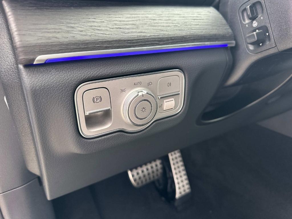 new 2025 Mercedes-Benz GLS 580 car, priced at $116,765