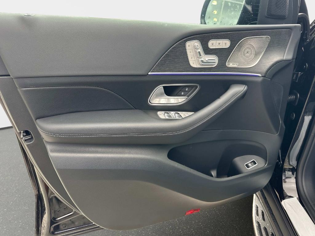 new 2025 Mercedes-Benz GLS 580 car, priced at $116,765