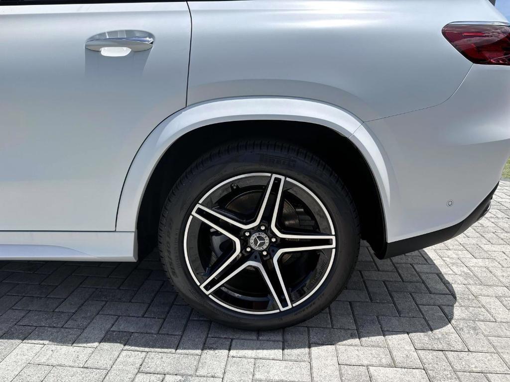 new 2026 Mercedes-Benz GLS 450 car, priced at $99,143