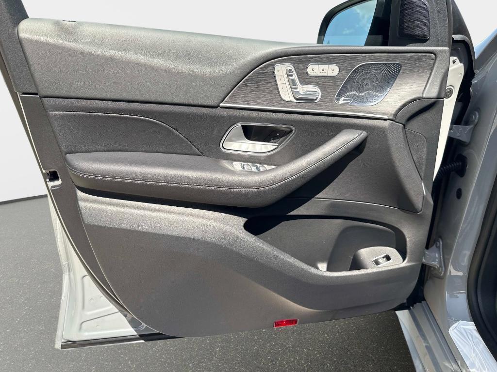 new 2026 Mercedes-Benz GLS 450 car, priced at $106,773