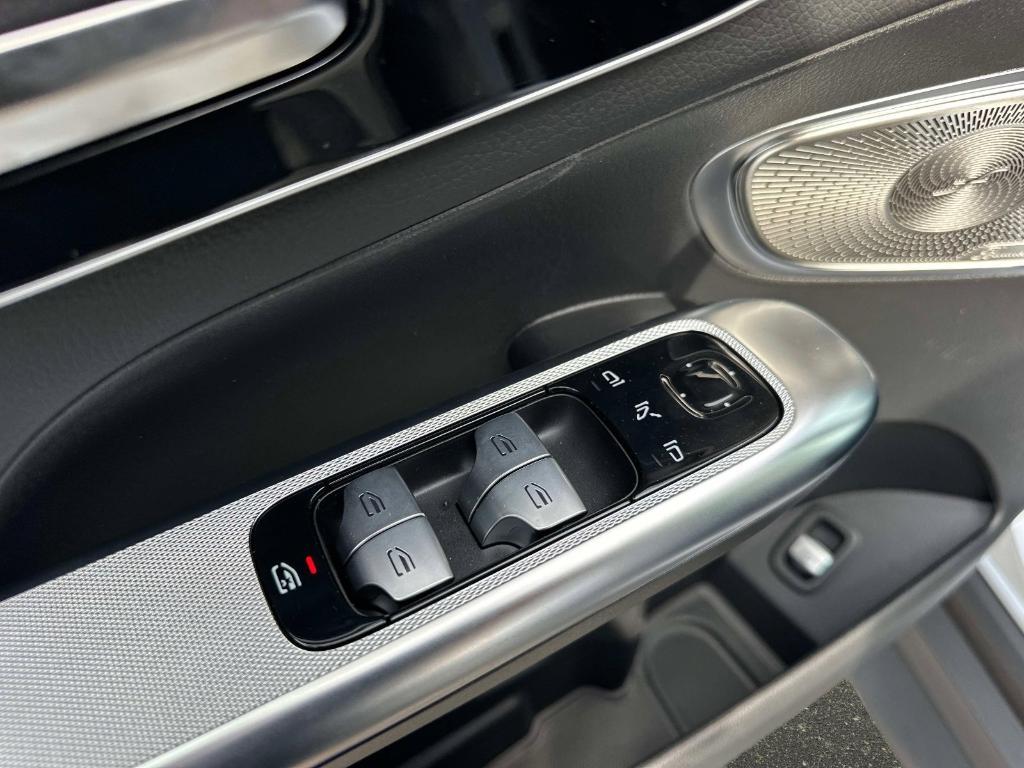 new 2026 Mercedes-Benz GLC 300 car, priced at $61,290