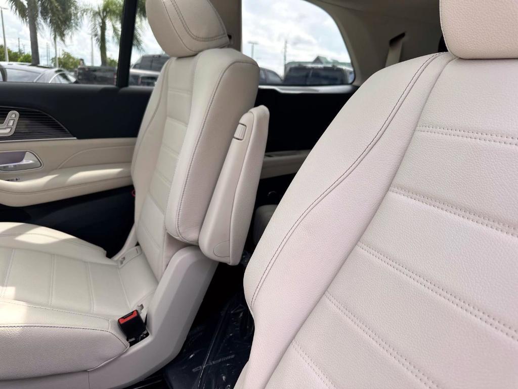 new 2026 Mercedes-Benz GLS 450 car, priced at $105,425