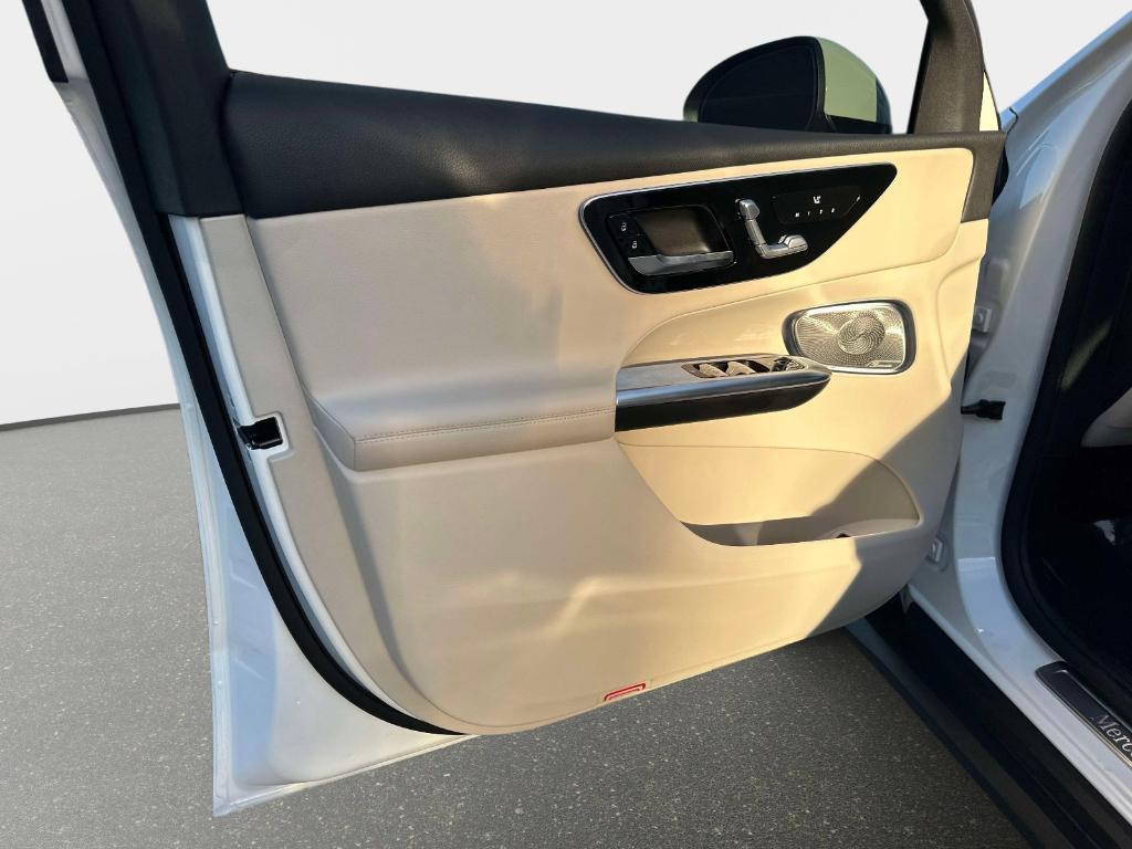 new 2026 Mercedes-Benz GLC 300 car, priced at $59,185