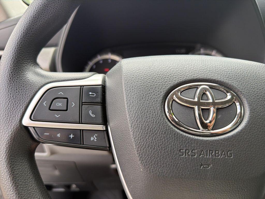 used 2023 Toyota Highlander car, priced at $29,995