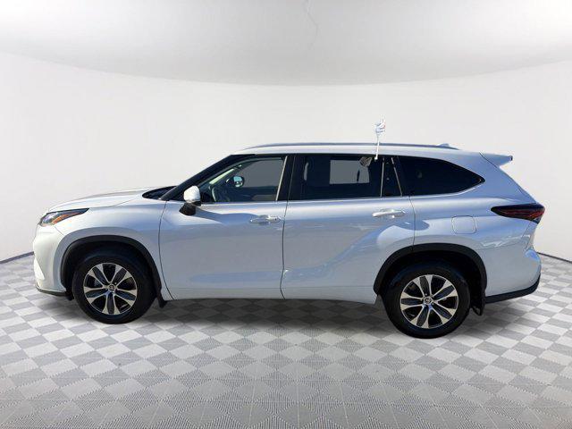 used 2024 Toyota Highlander car, priced at $40,495
