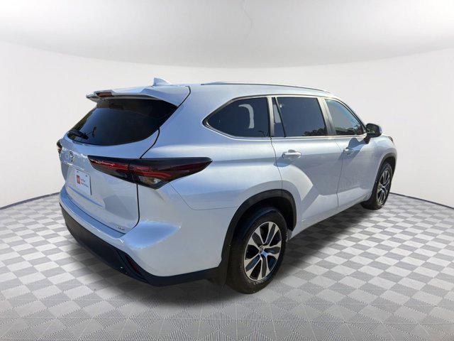 used 2024 Toyota Highlander car, priced at $40,495